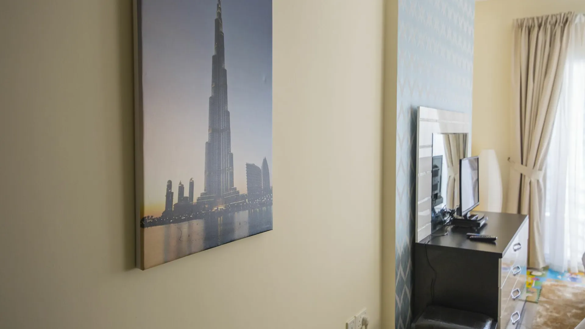 Deluxe Apartment With Lake View Dubai