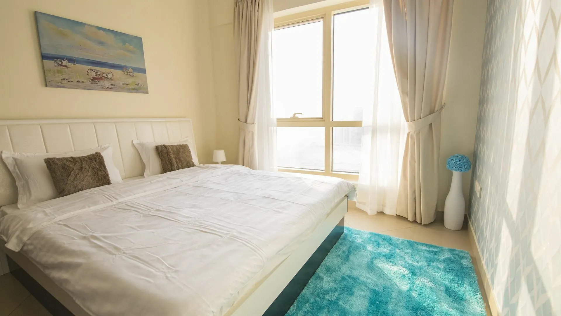 Deluxe Apartment With Lake View Dubai